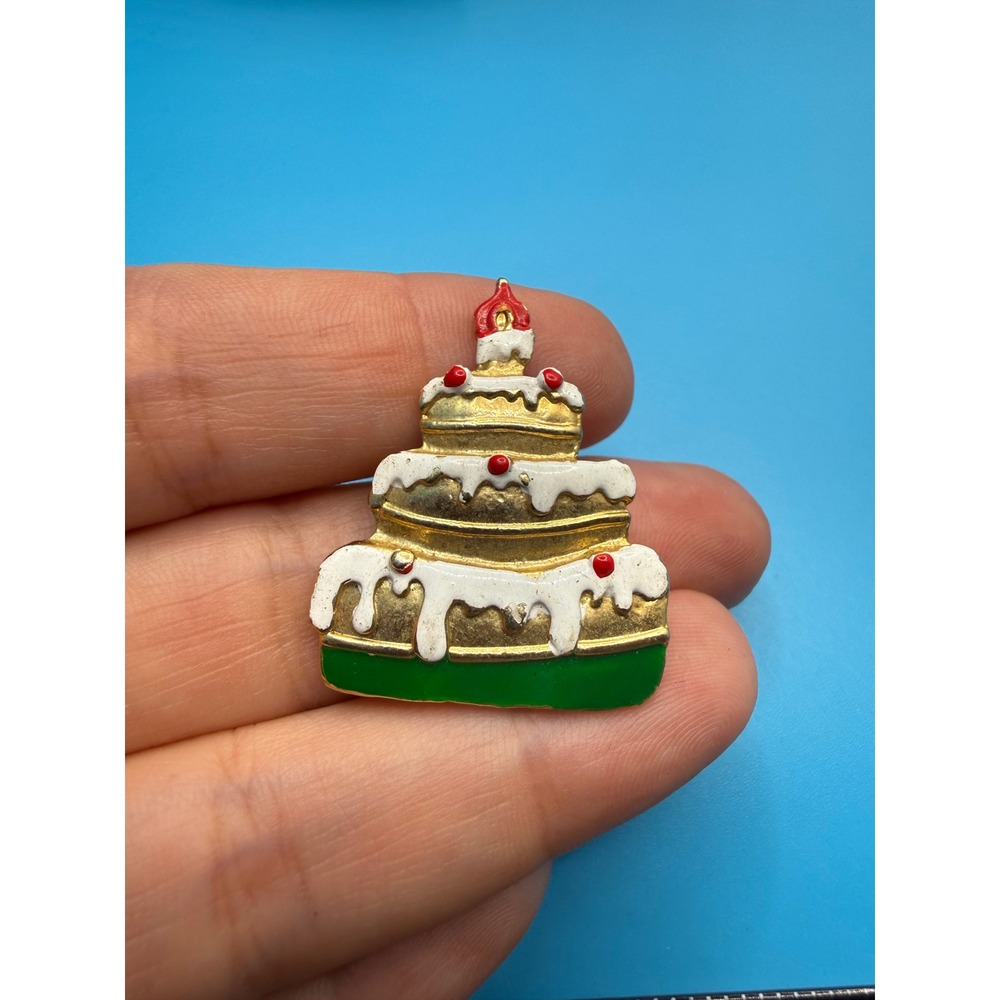 Vintage Gold Tone Enamel Birthday Cake Brooch Pin White Green Red‎ Taiwan